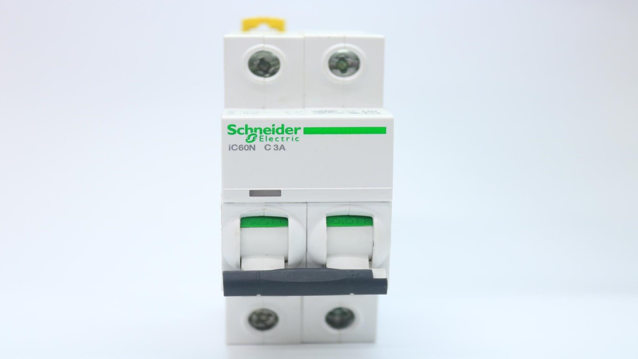  SCHNEIDER ELECTRIC IC60N 2P C3